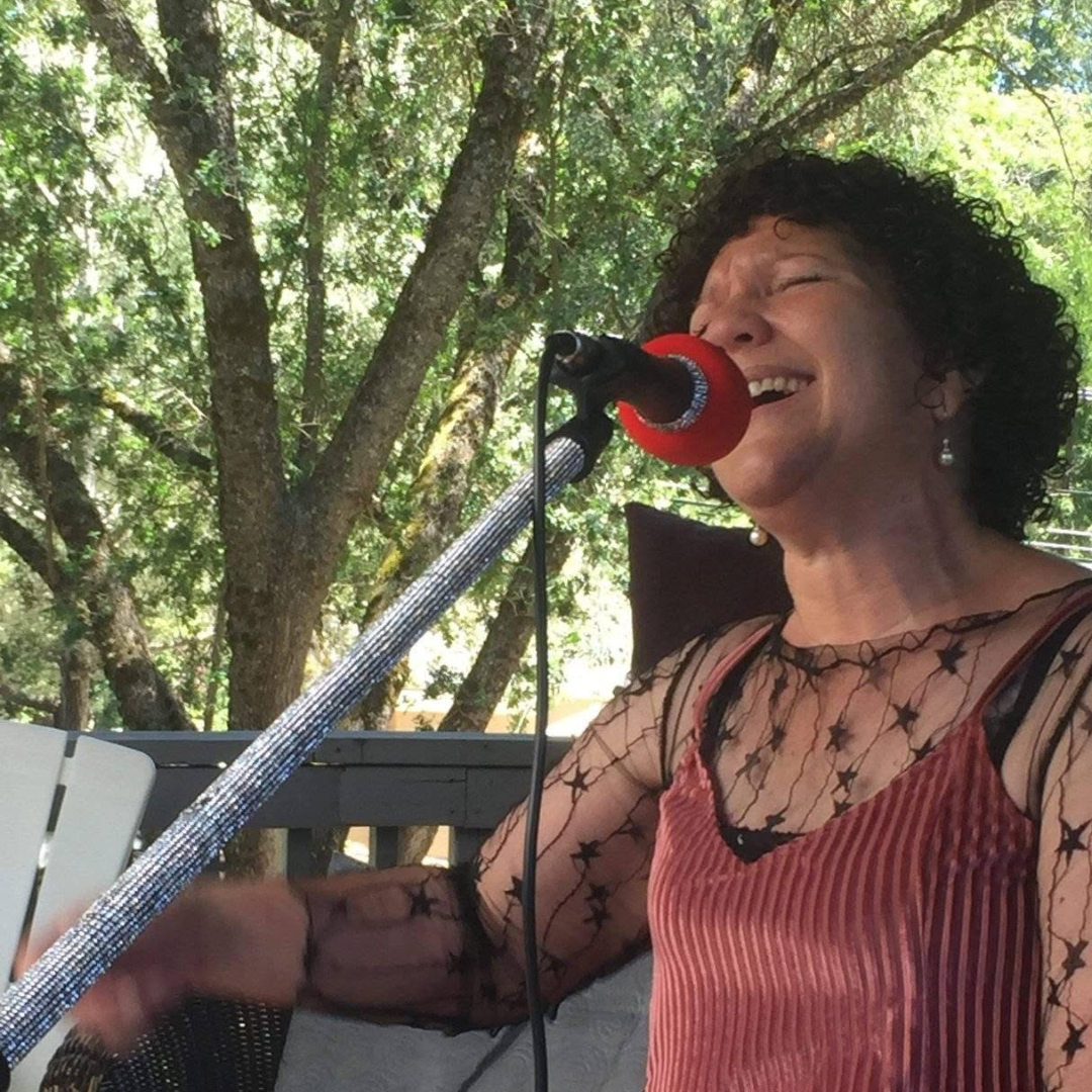 Singer at the microphone under the oaks